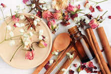 Cargar imagen en el visor de la galería, Curso de Aromaterapia Online